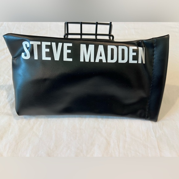 Steve Madden Gold Oval Sunglasses w/ Case Modern Retro Style 100% UV Protection - Picture 3 of 3